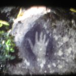 E una poesia ou Nous ferons toujours des mains négatives bareau.jpg