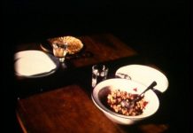 Face à ce qui se présente Voice Over faceaassiettes.jpg