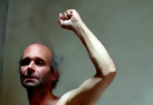 Ich bin très gentil, je ne suis pas un terroriste