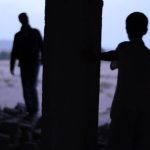 Les cendres du passé ; la fumée du présent. Le passé, ombre rouge de mon présent