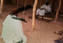 La nuit éclaire la nuit